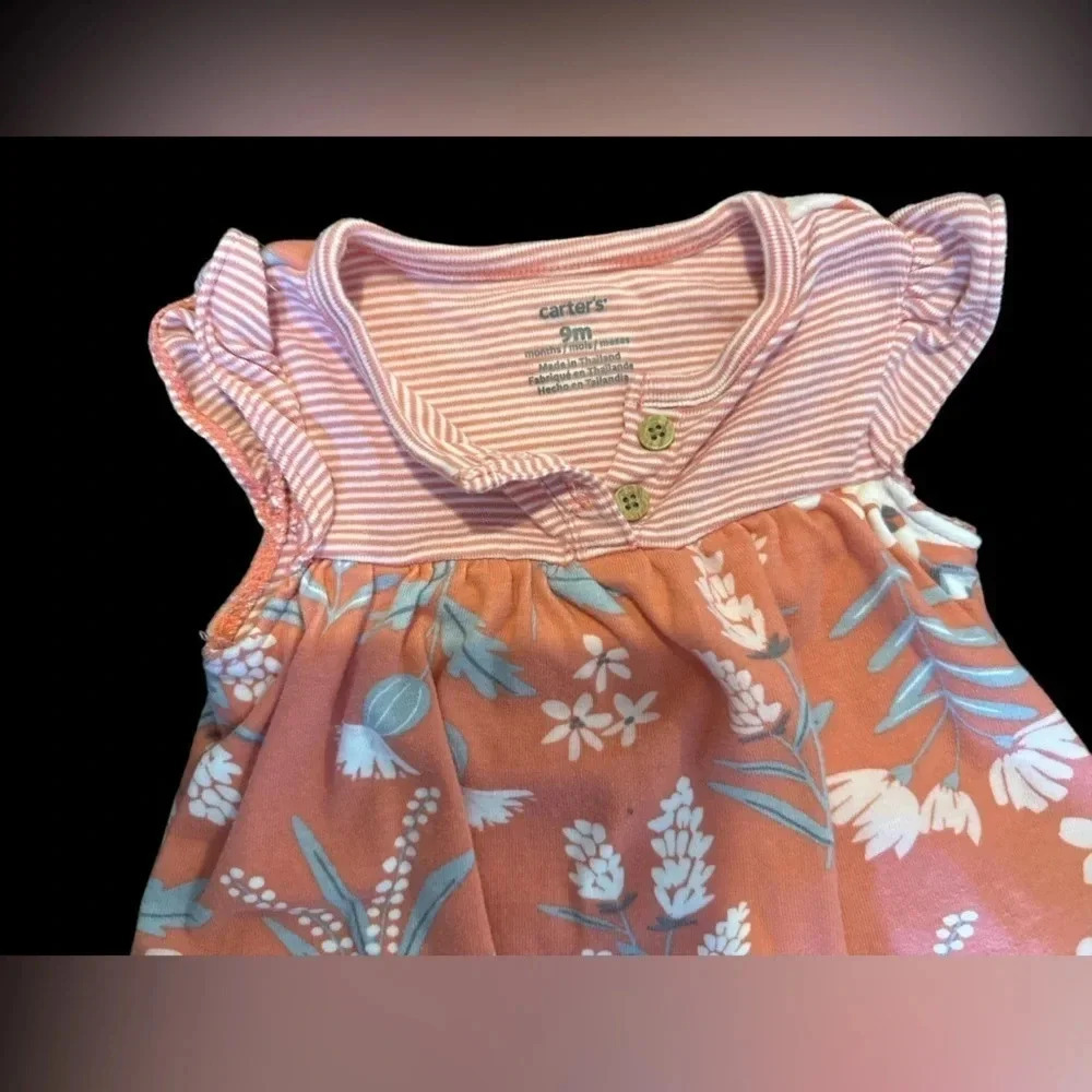 2 Carter’s Rompers. Size 9 month - Picture 4 of 9
